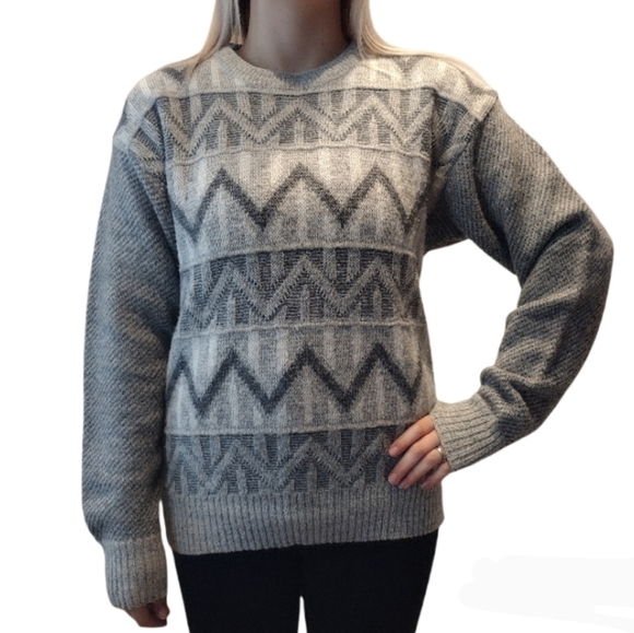 Gray white geometric Fair Isle pattern sweater - Picture 1 of 6